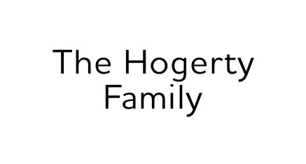 J. La familia Hogerty (Bronce)