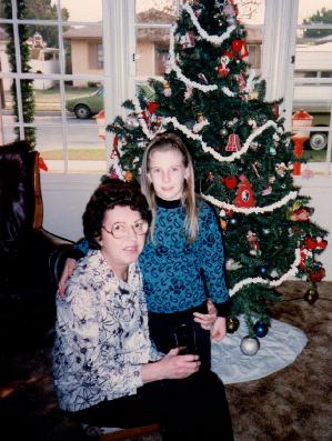 La abuela Moore y yo... Navidad aprox. 1987