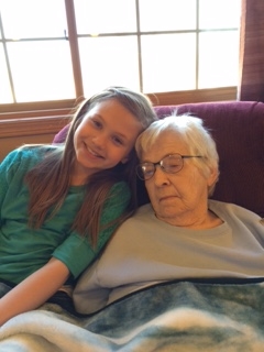 Ella & Great Gramma Tiny en 2015