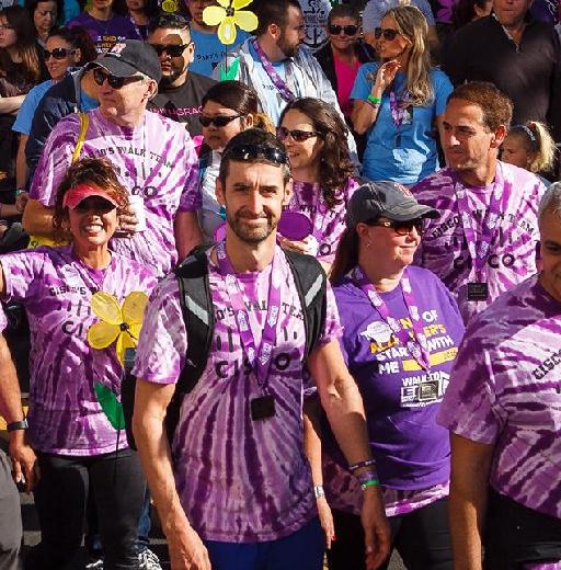 Caminando con colegas de Cisco para honrar a mi papá, abuela, tía Jess y tío Bill