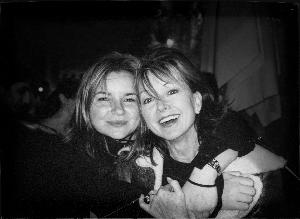 Esta es mi foto favorita que tengo con mi mamá. Estábamos juntos celebrando mi cumpleaños número 21 en Roma, Italia. 16 de noviembre de 2002