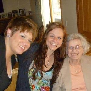 Yo, mi hermana y mi abuela Janet