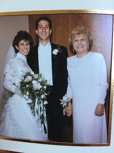 Nana con Michael y conmigo el 12 de julio de 1987. Ya mostraba signos de demencia, pero estaba feliz de celebrar con nosotros.