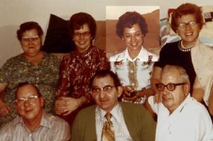 Perdí a mi tía Dorothy por Alzheimer's (atrás, tercero desde la izquierda)